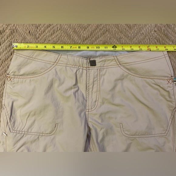 Mountain Hardwear | 12 | khaki tan long pants with zipper shorts nylon/polyester - Picture 5 of 7